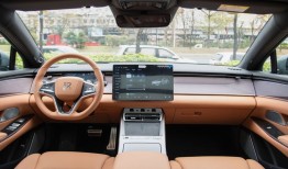 比亚迪汉L即将上市 零百加速仅需2.7秒极速可达305km／h