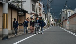 日本高中生升学压力也不小，为什么还“疯狂打工”？