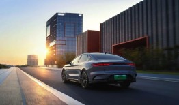 比亚迪汉L即将上市 零百加速仅需2.7秒极速可达305km／h