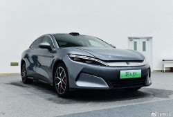 比亚迪汉L实车亮相，外观很年轻运动，车长5050mm，零百加速2.7秒