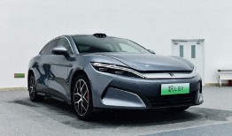 比亚迪汉L实车亮相，外观很年轻运动，车长5050mm，零百加速2.7秒