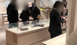 刘亦菲杭州逛街，探班朱珠剧组，还与友人相聚为其庆生！