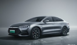 比亚迪汉DM-i冠军版新增的纯电续航200km版本比亚迪汉DM-