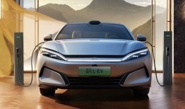 比亚迪汉L即将上市 零百加速仅需2.7秒极速可达305km／h