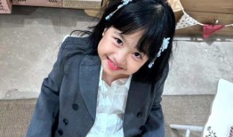 还记得包贝尔的女儿饺子吗？她现在长这样啦